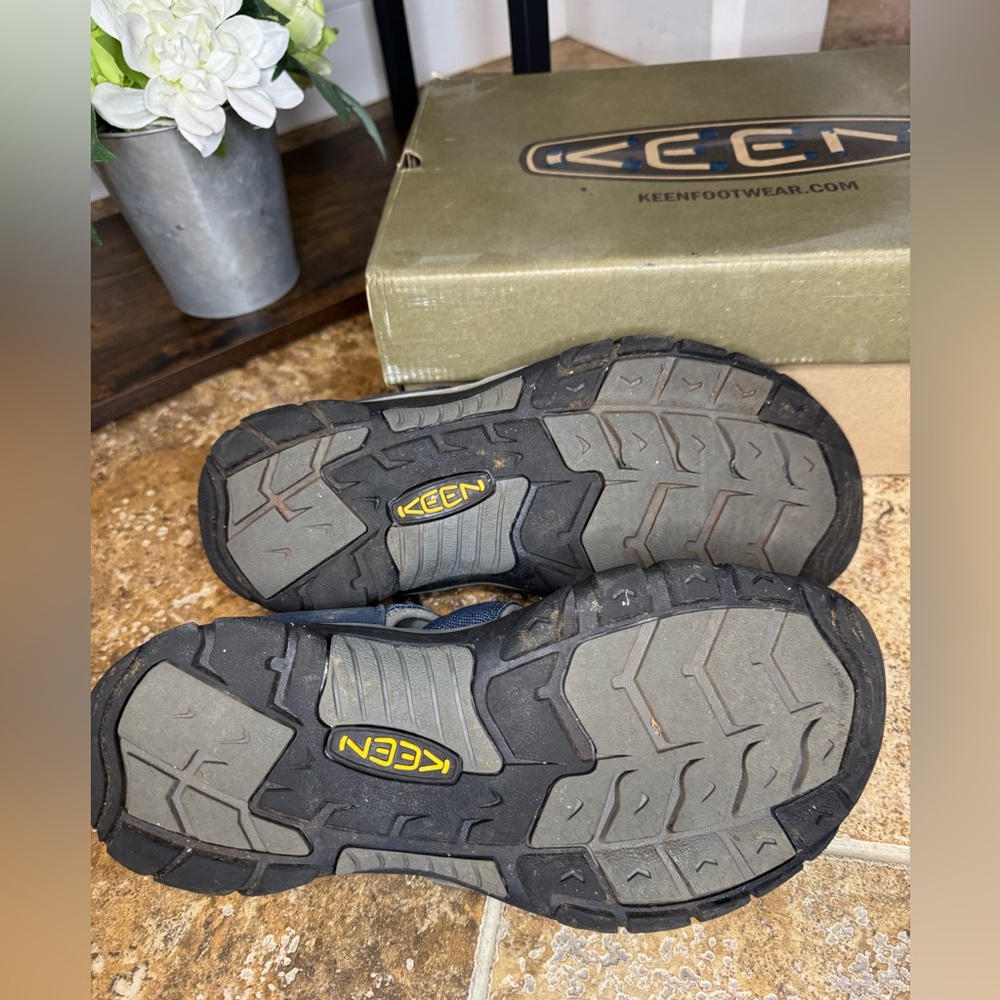 Men’s Keen Newport H2 Hiking Sandals - Picture 7 of 16